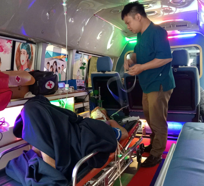 Thiết bị bên trong xe cứu thương